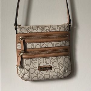 Crossbody purse